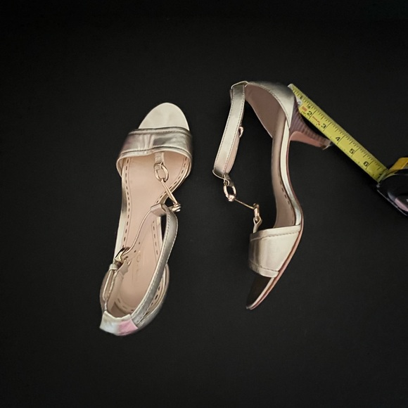 Coach Inez T-Strap sandal with kitten heel I Color: Gold I Size: 8.5 - Picture 7 of 9